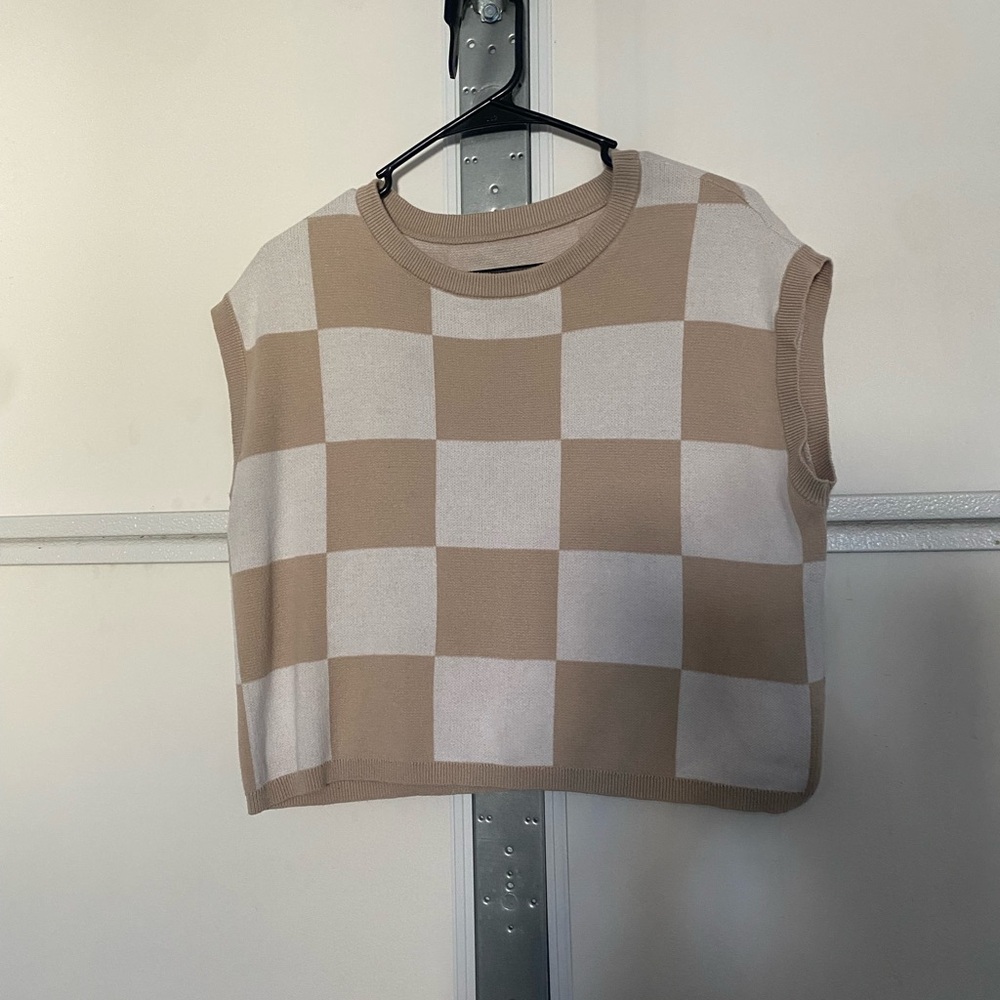 Checkered Sleeveless Knit Top